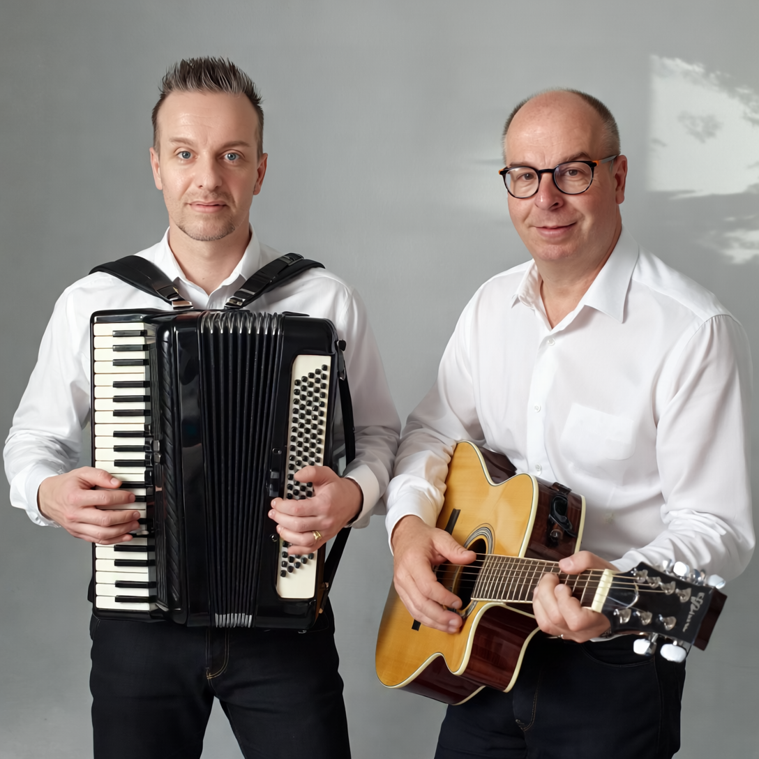 Professioneller Akkordeonspieler und Gitarrist